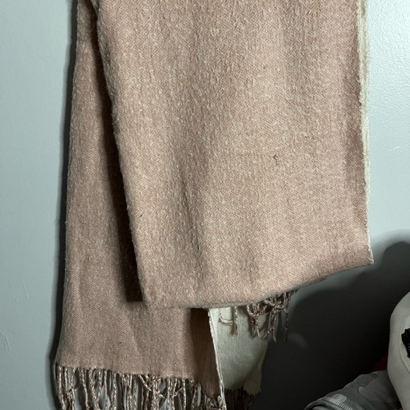 H&M scarf!💛🧡 - Picture 3 of 4